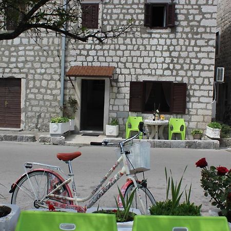 Mare E Montagna Apartment Kotor Exterior foto