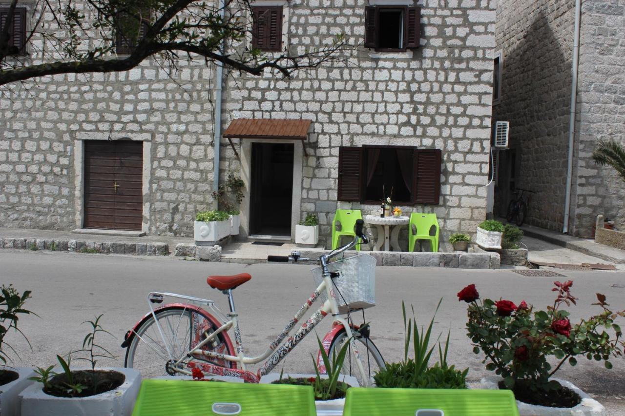 Mare E Montagna Apartment Kotor Exterior foto